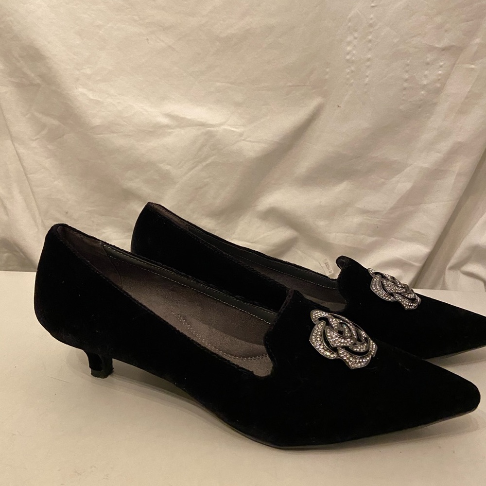 Aerosoles heelrest black velour flats size 9 NEW